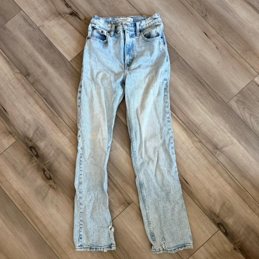 Abercrombie & Fitch 90's straight ultra high rise light wash jeans size 24 0 00